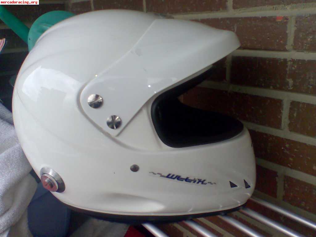 Casco con pins