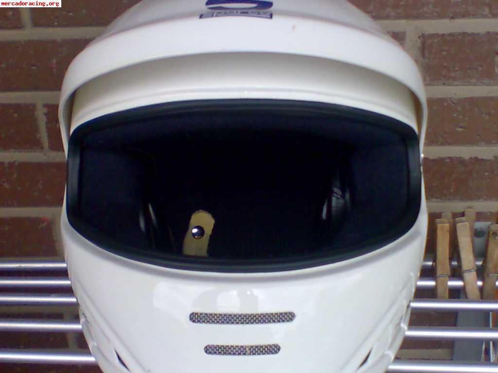 Casco con pins