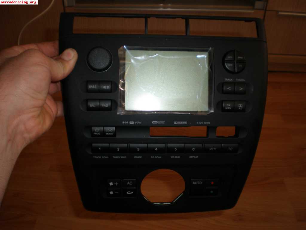 Se vende pantalla radio-clima con botonera de ibiza 2001