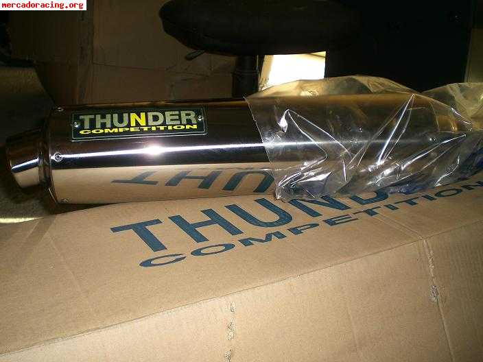 Escape thunder sin estrenar para kawasaki zx6 del año 2004 