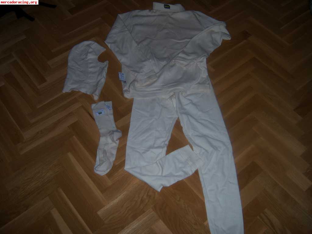 Vendo 2 equipaciones de piloto omp completas.