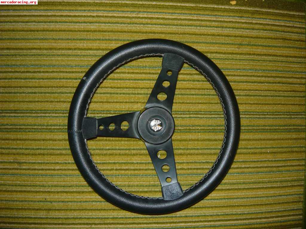 Se vende volante abarth en perfecto estado - 60€