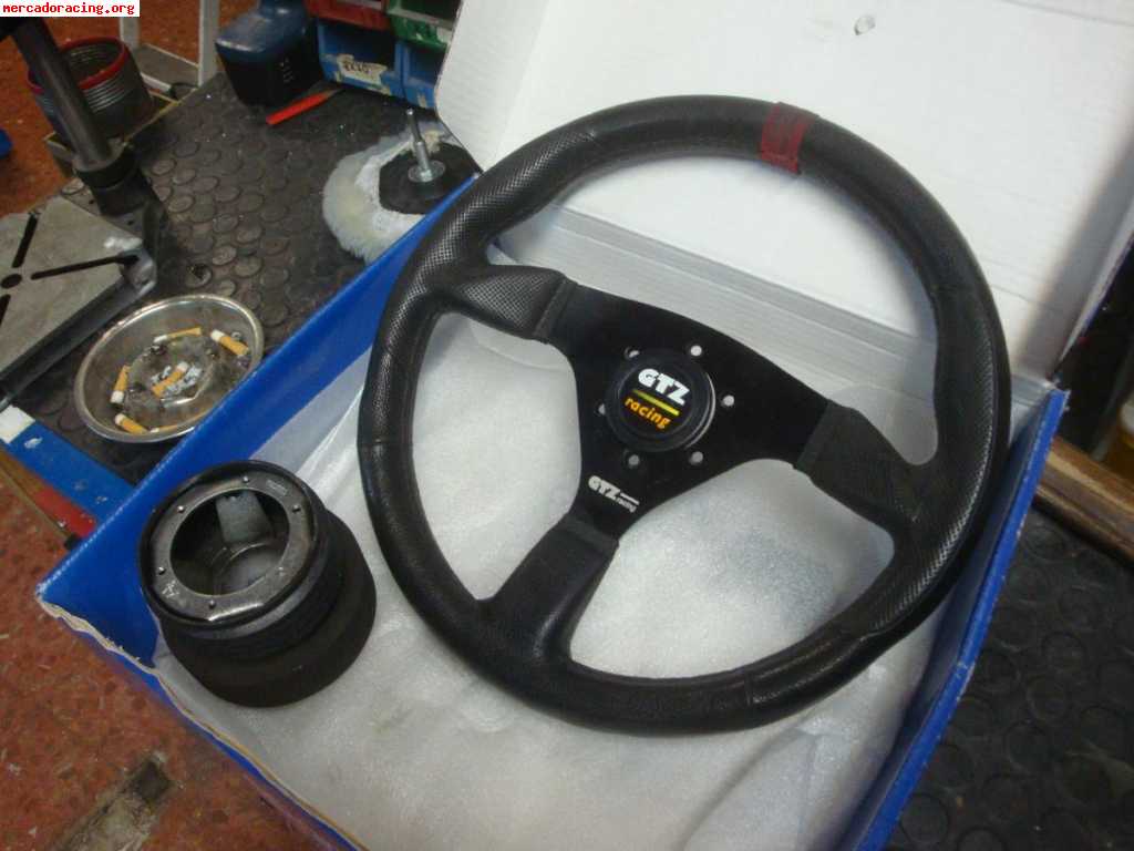 Vendo volante gtz racing , piña momo ....