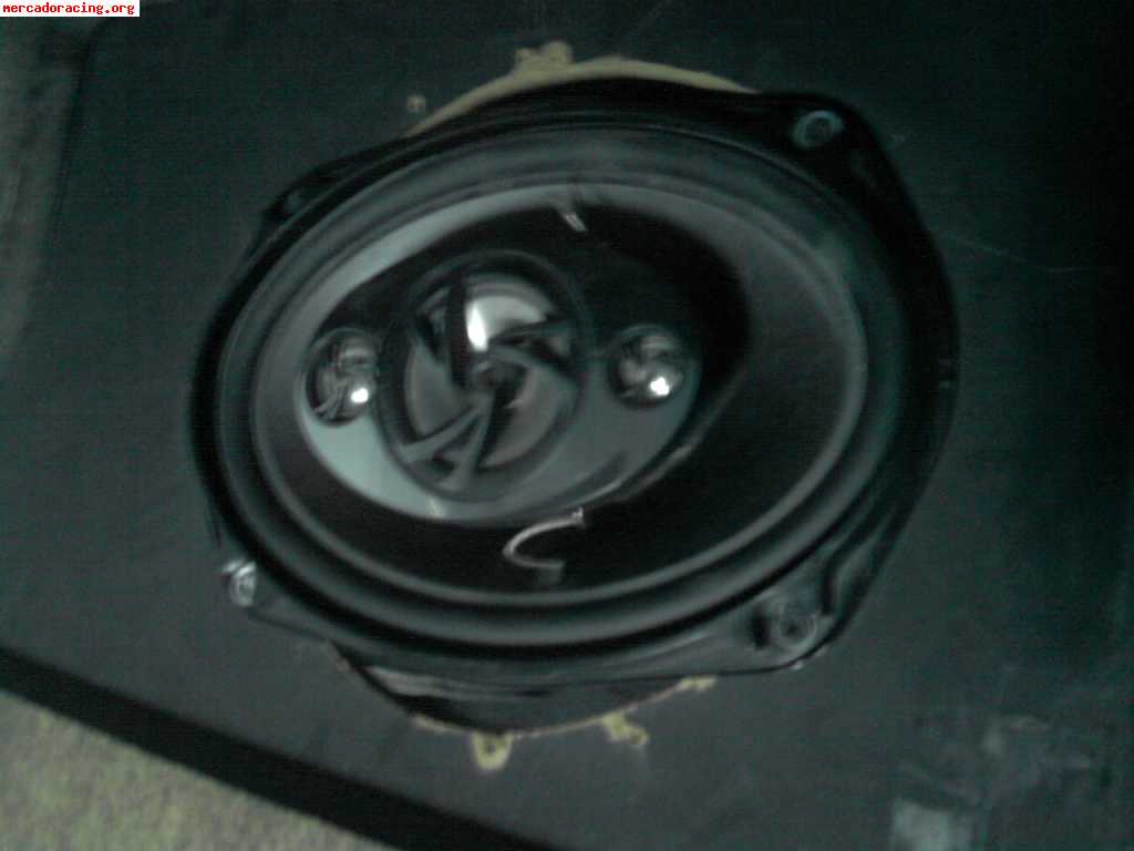 Vendo bandeja con altavoces para clio 1 