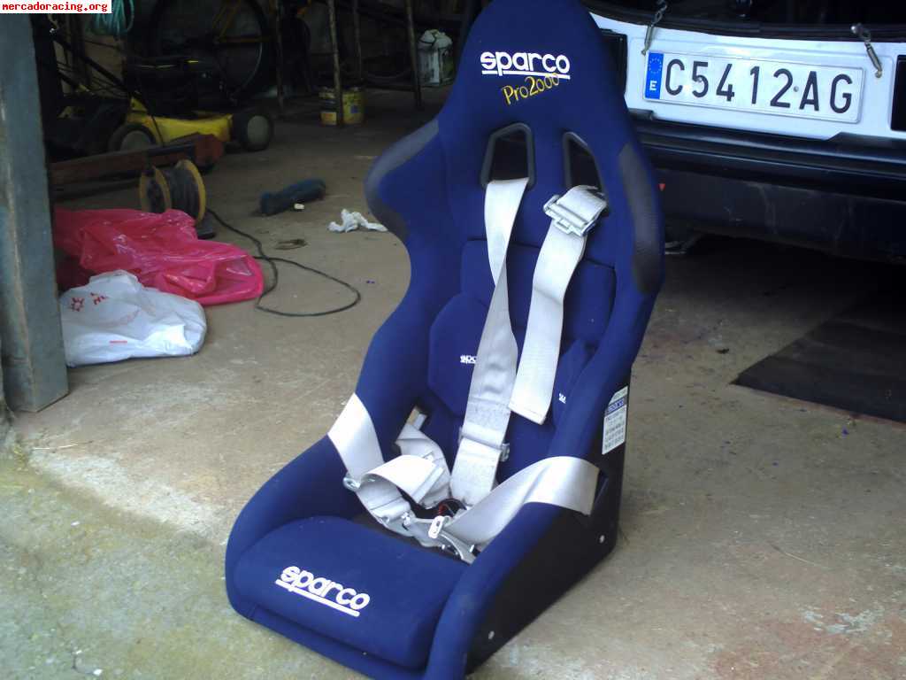 Se vende o cambia baquet sparco pro2000