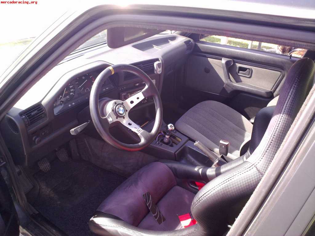 Volante y barra de torretas e30