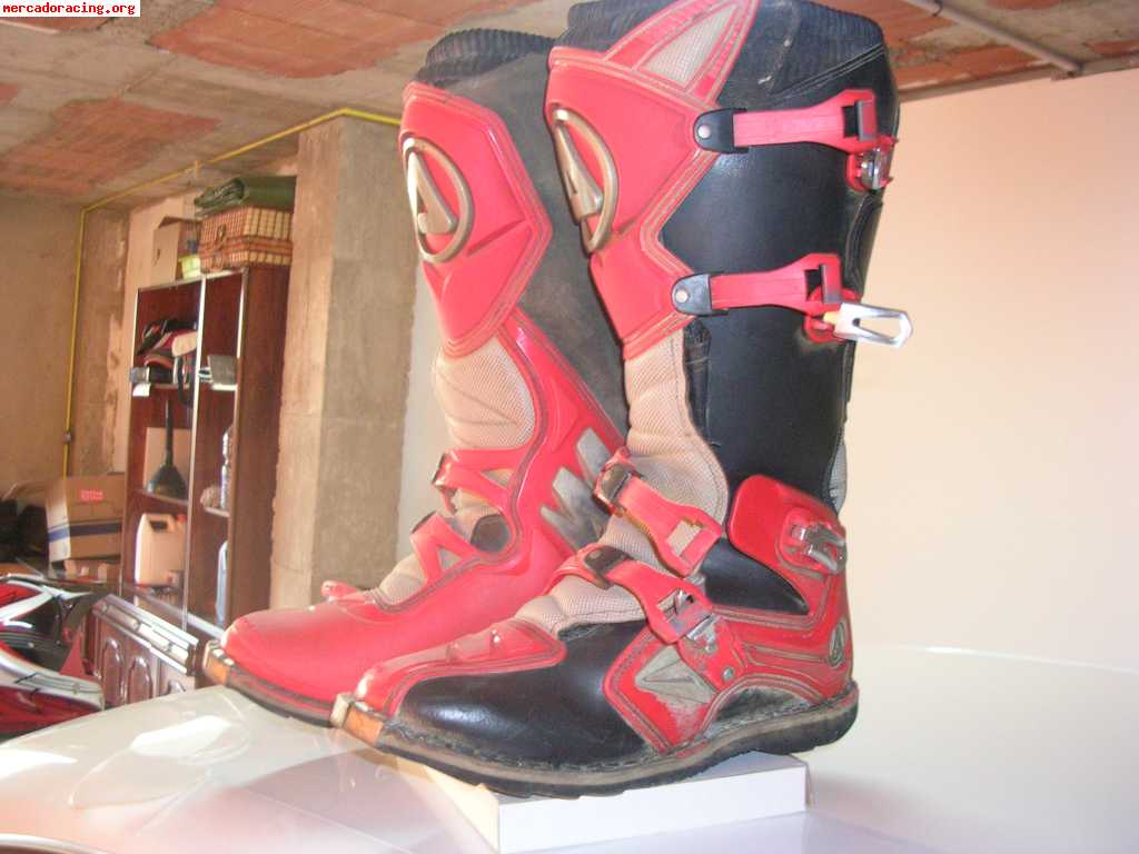 Se vende casco botas y gafas para enduro