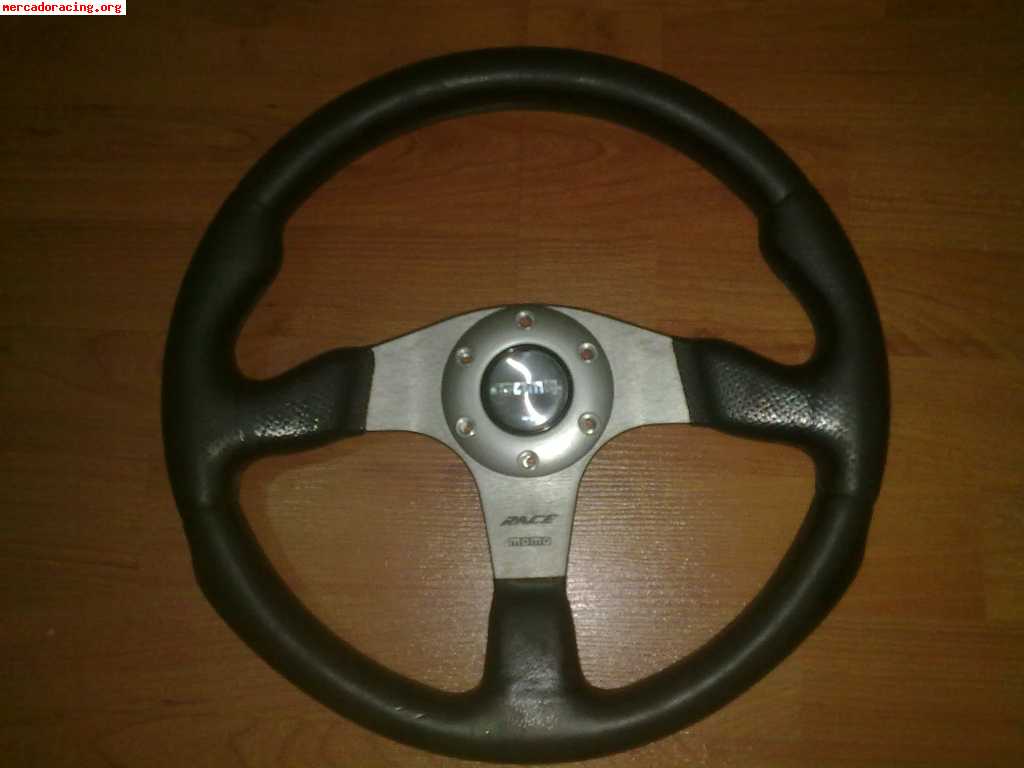 Vendo volante momo x 45 euros