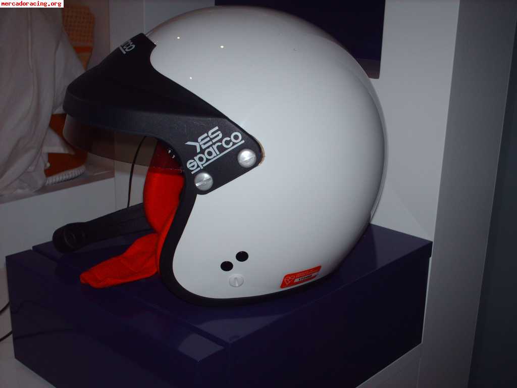 Se vende mono, casco, guantes,...
