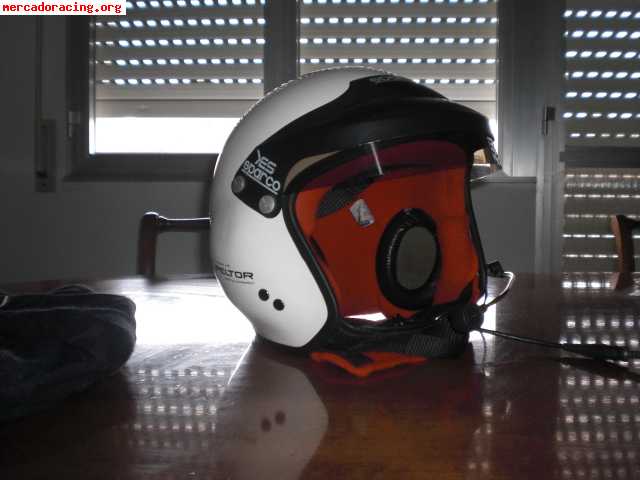 Vendo o cambio casco, mono y arneses 