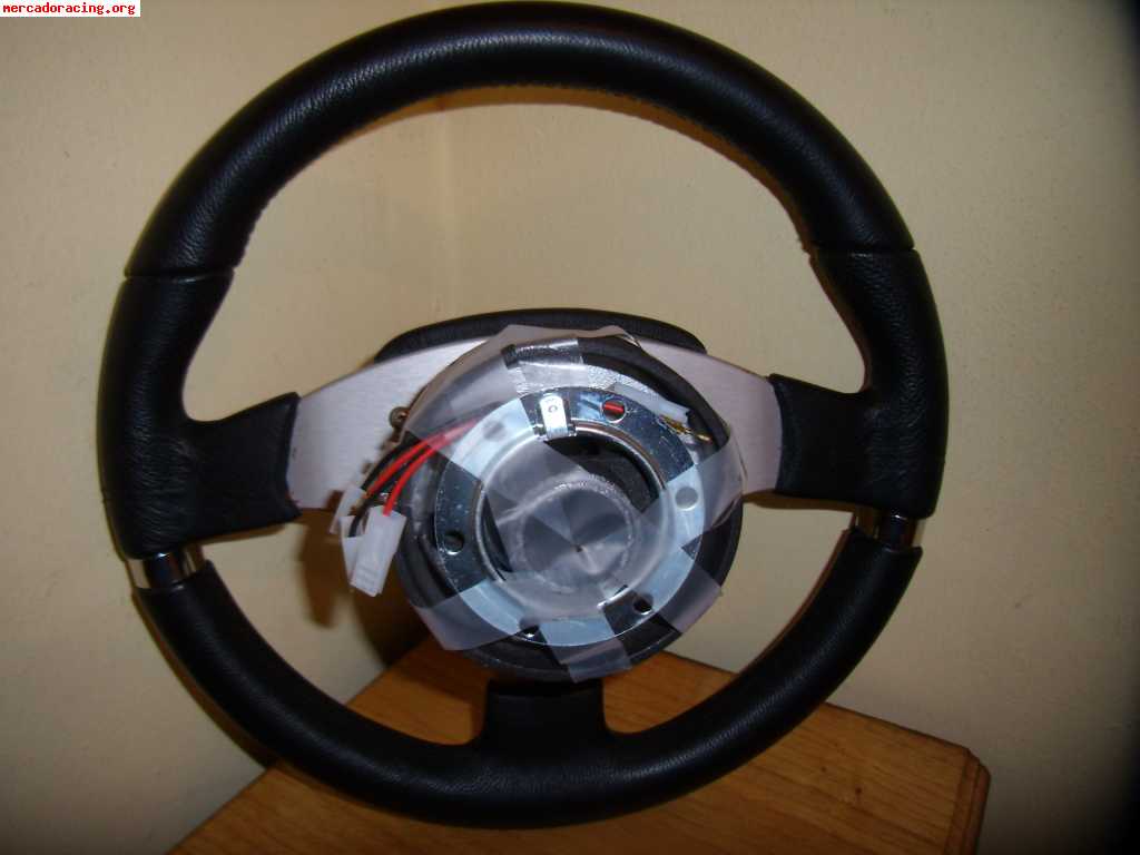 Volante momo