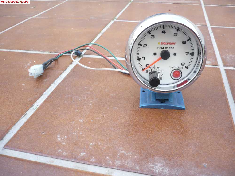 Relojes: tacometro, vacuometro, temperatura aceite, presion 