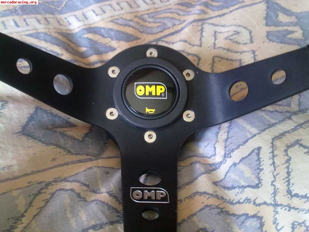 Vendo volante omp corsica original en piel negra con riete y