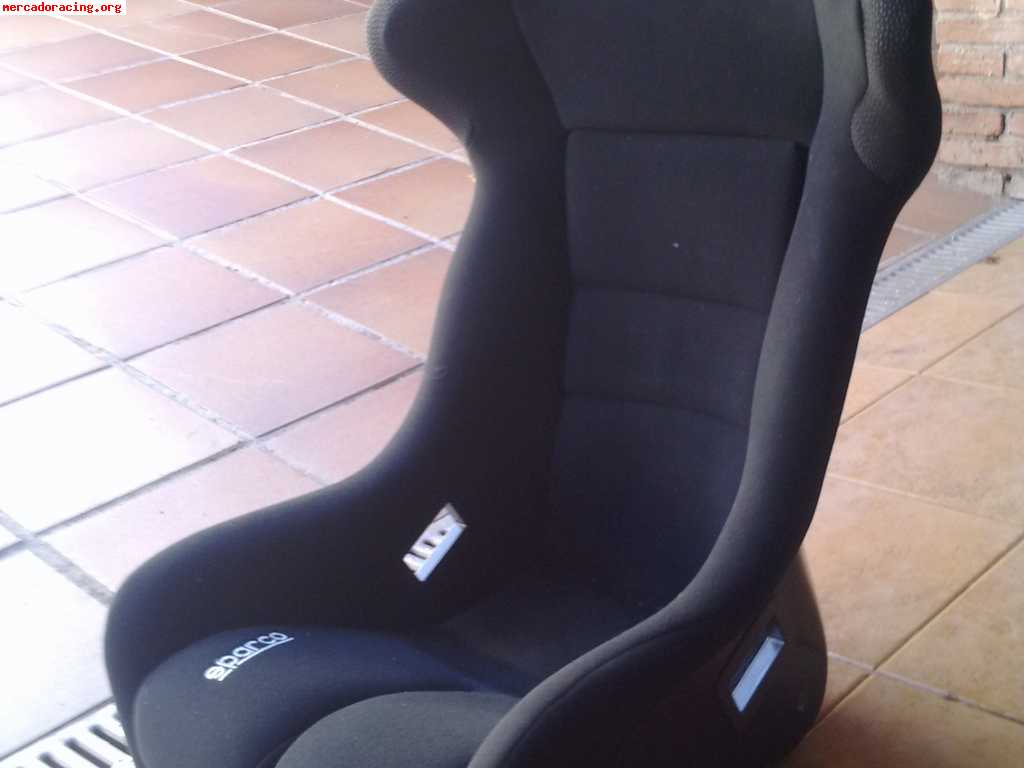 Vendo backet sparco corsa fibra