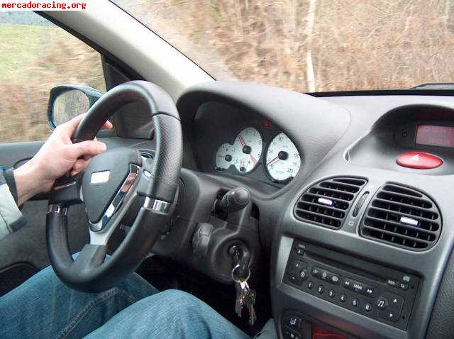 Volante momo