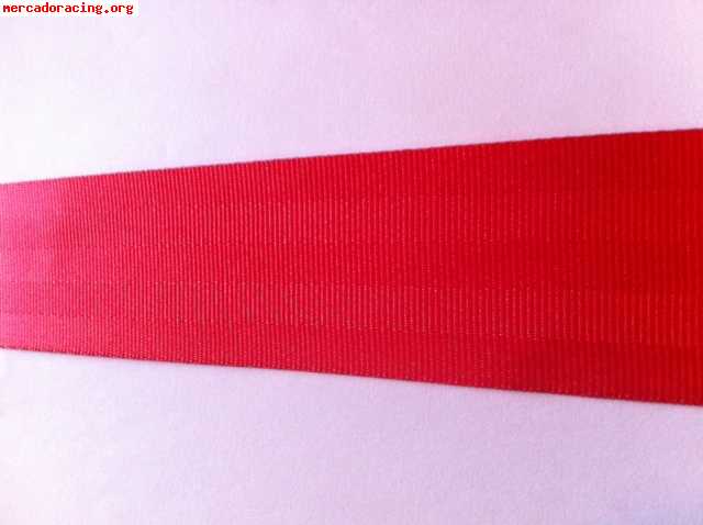 Cinturones rojos en rollos de 5m por 40€