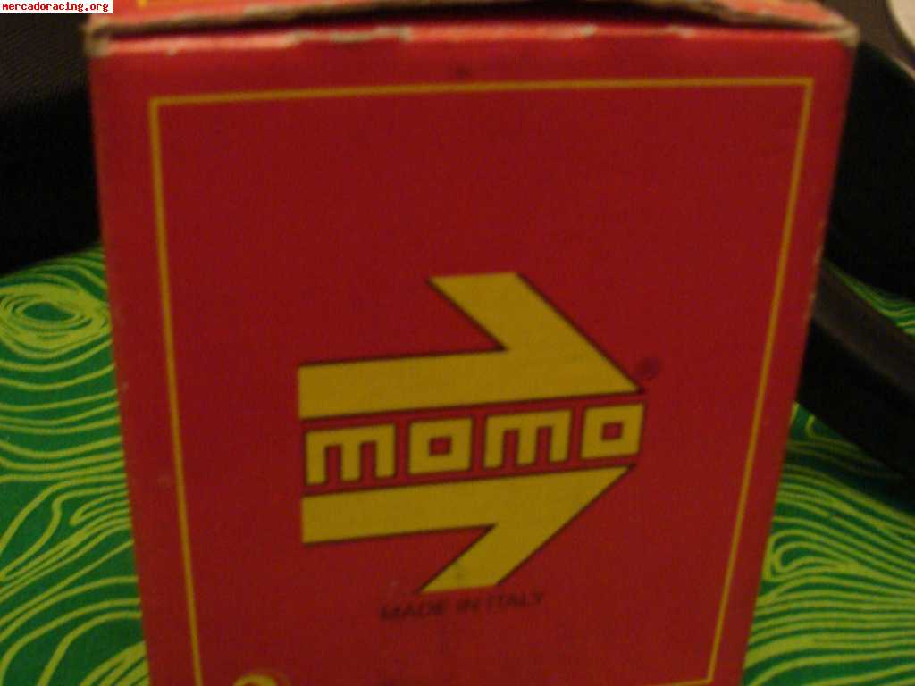 Se vende piña momo para volante momo race