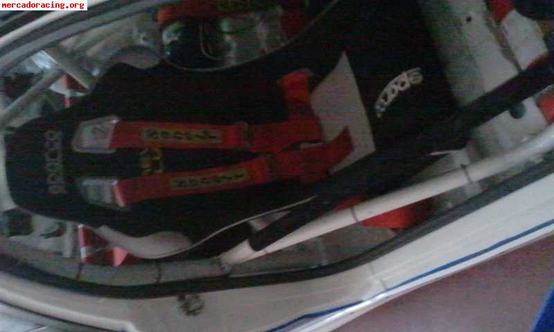 Se vende o cambian baket sparco sprint y dos arnes anchos ti