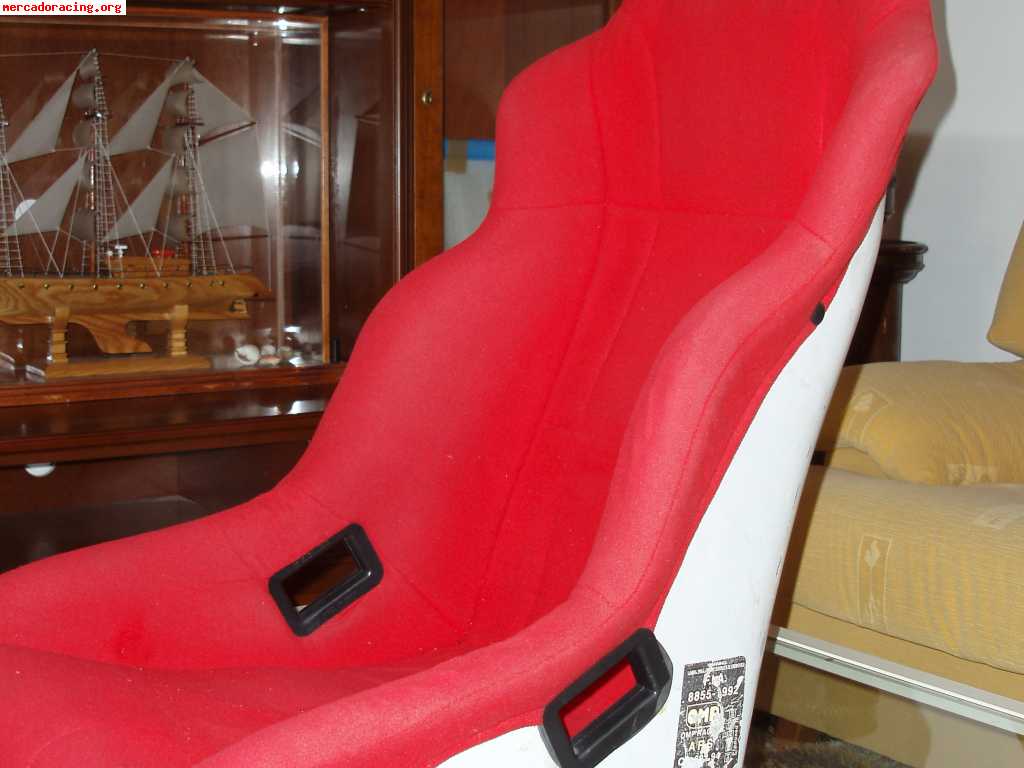 Baquet sparco de color rojo