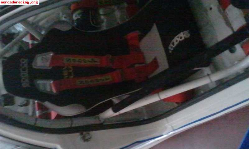 Se vende  baket sparco sprint y dos arnes de 3  sabelt de 4 