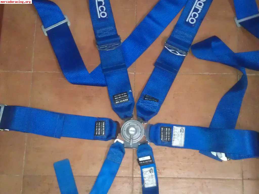 Vendo 2 pares de arneses 6 puntos sparco azules se caducan a