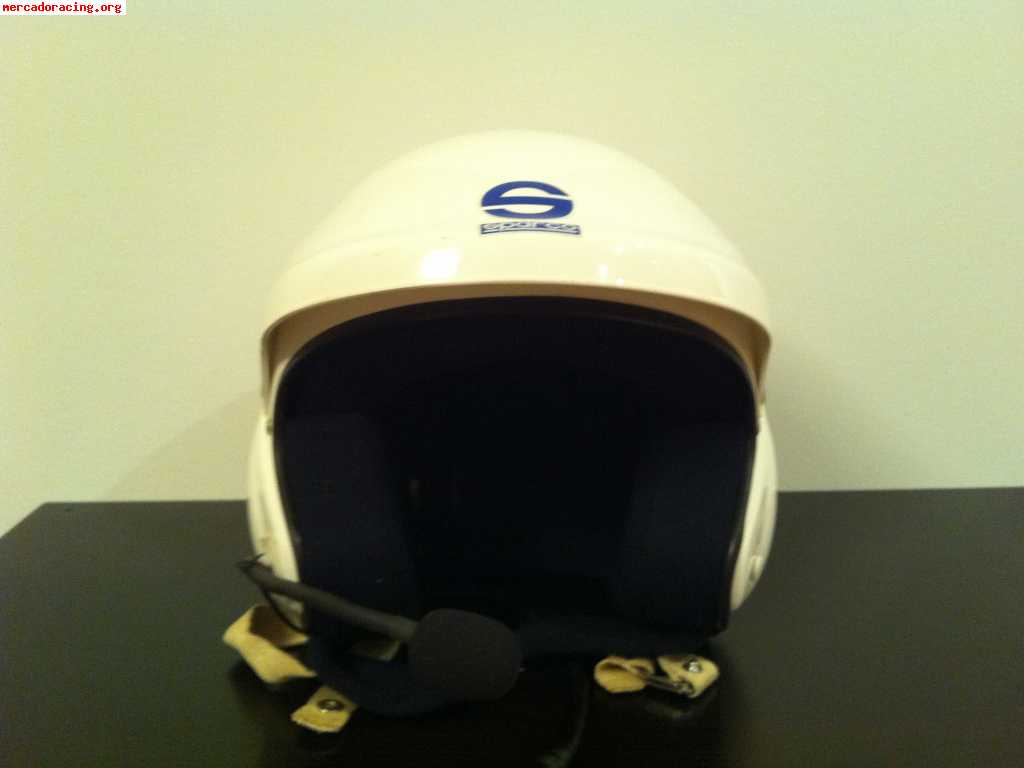 Se venden dos cascos de competicion