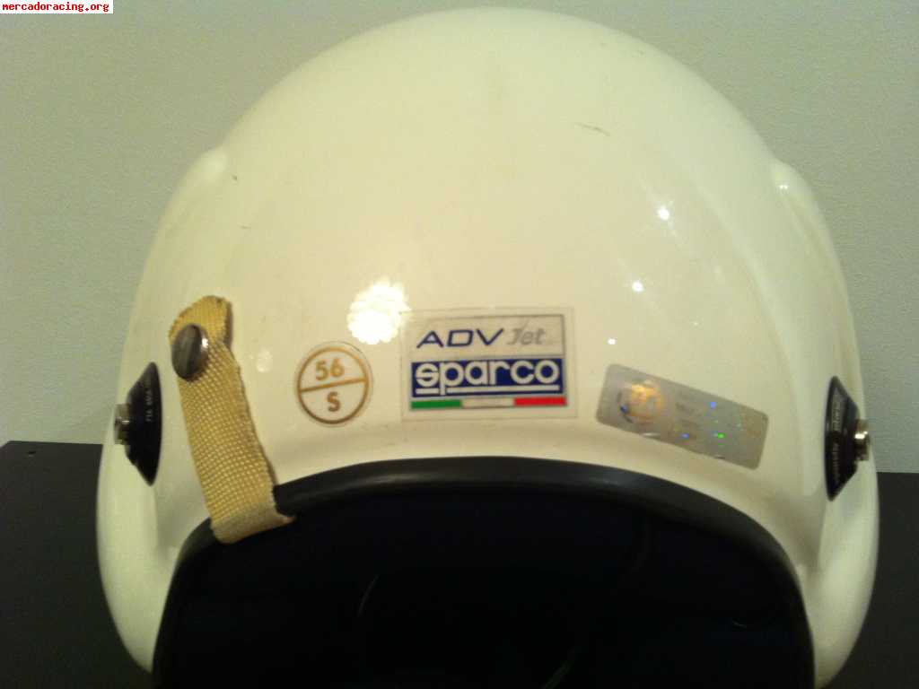 Se venden dos cascos de competicion