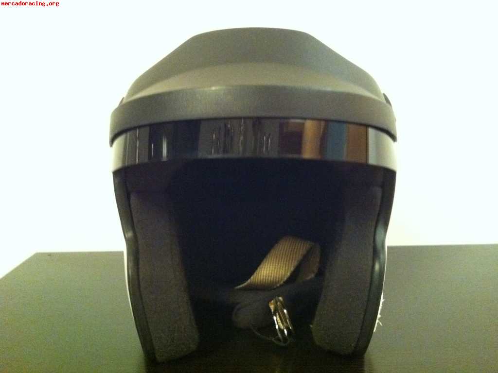 Se venden dos cascos de competicion