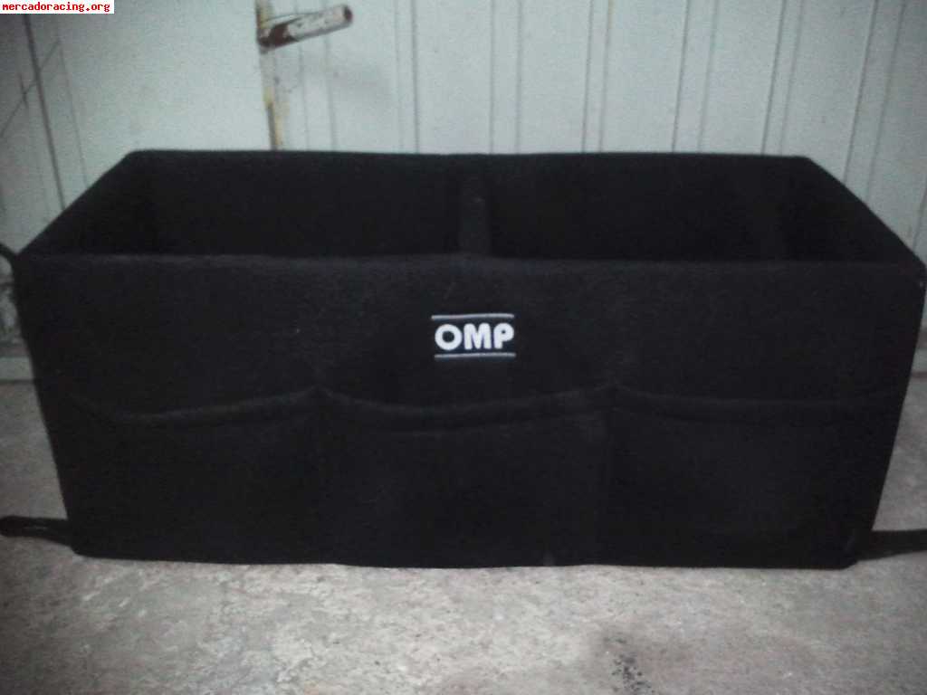 Se vende caja-porta-cascos omp negra.