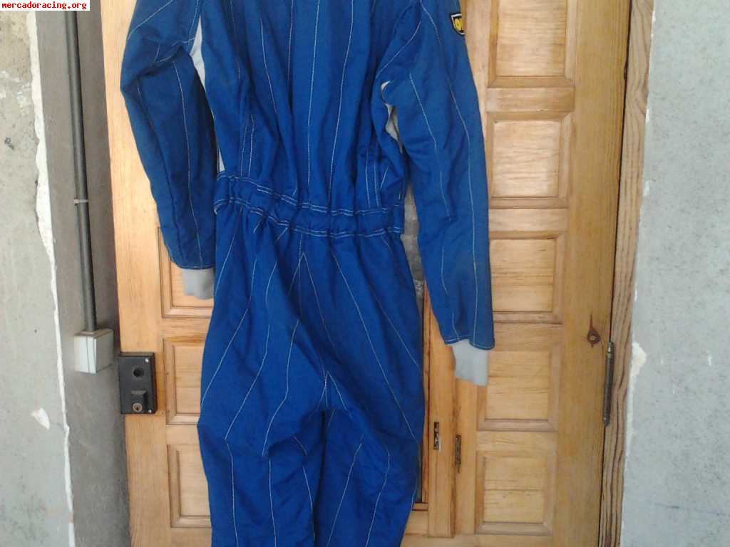 Se vende mono omp talla 56