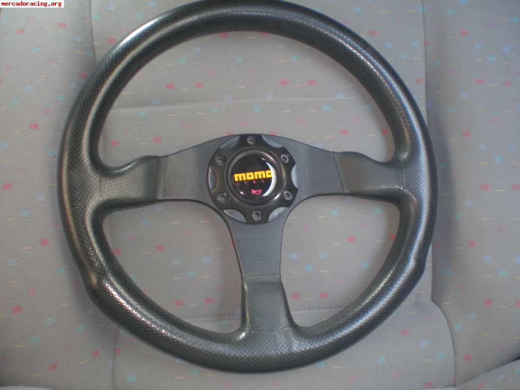 Volante deportivo momo