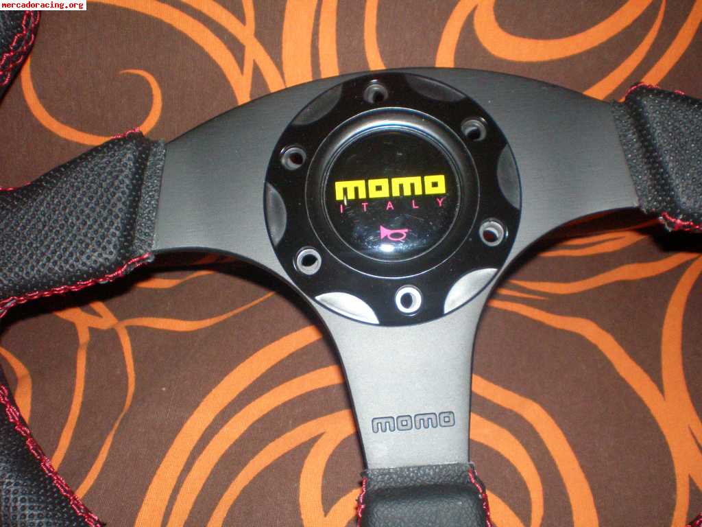 Volante deportivo momo