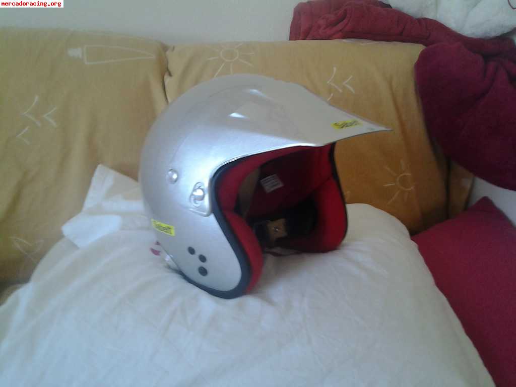 Casco sabelt 2 carreras esta nuevo hans