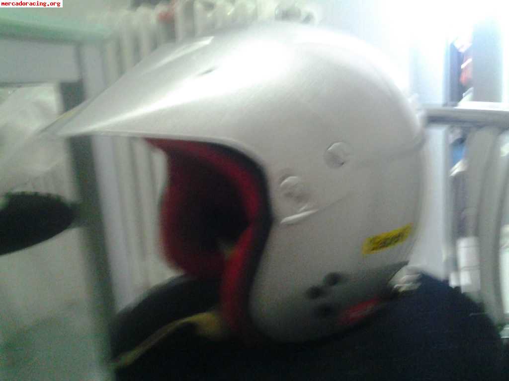 Casco sabelt 2 carreras esta nuevo hans