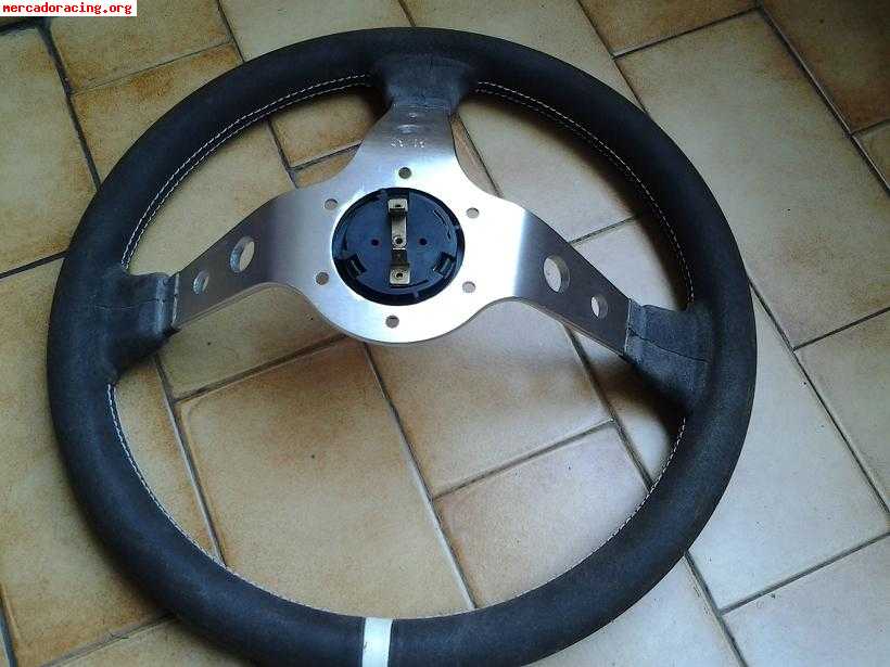 Volante desplazado omp corsica original 70€