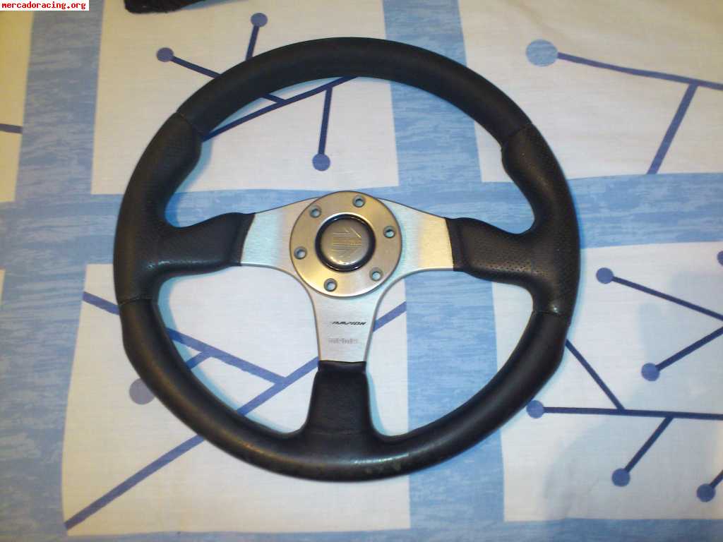 Volante momo modelo champion