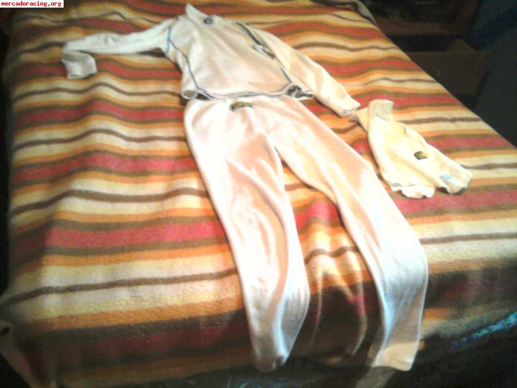 Se vende ropa interior y sotocasco