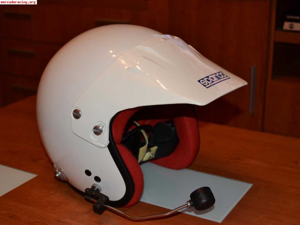 Se vende casco y hans de carbono 
