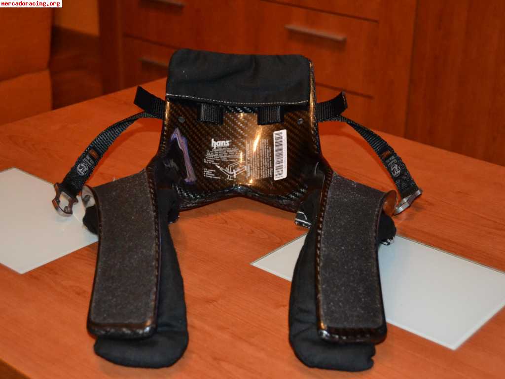 Se vende casco y hans de carbono 