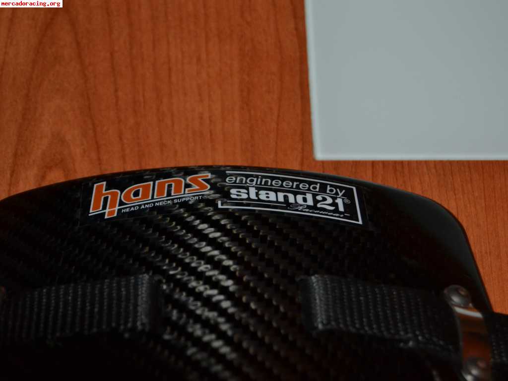 Se vende casco y hans de carbono 