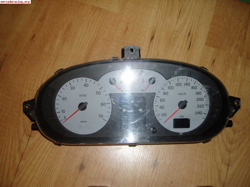 Marcador megane coupe1. 9dci año 2000