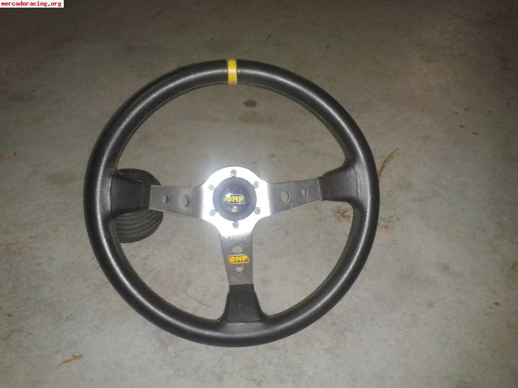 Se vende piña para saxo y volante omp en buen estado!! 100 e