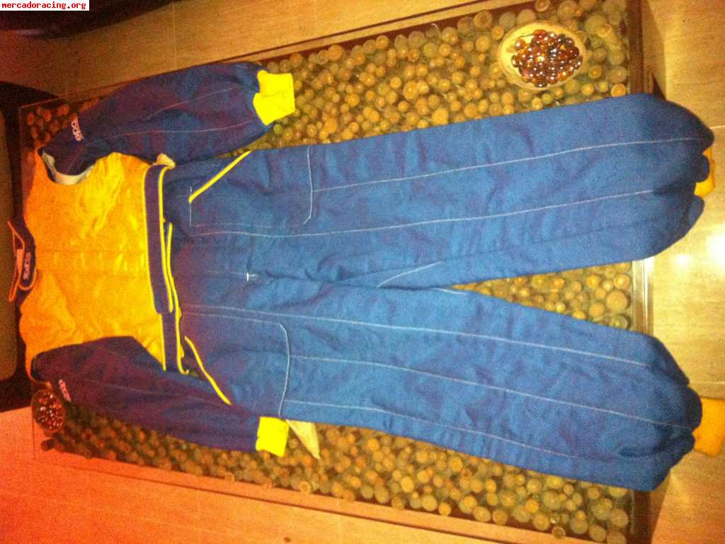 Se vende mono color azul y amarillo muy poco uso