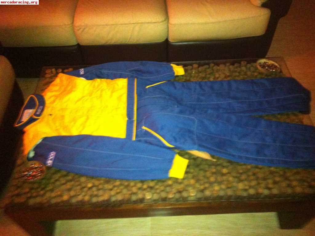 Se vende mono color azul y amarillo muy poco uso