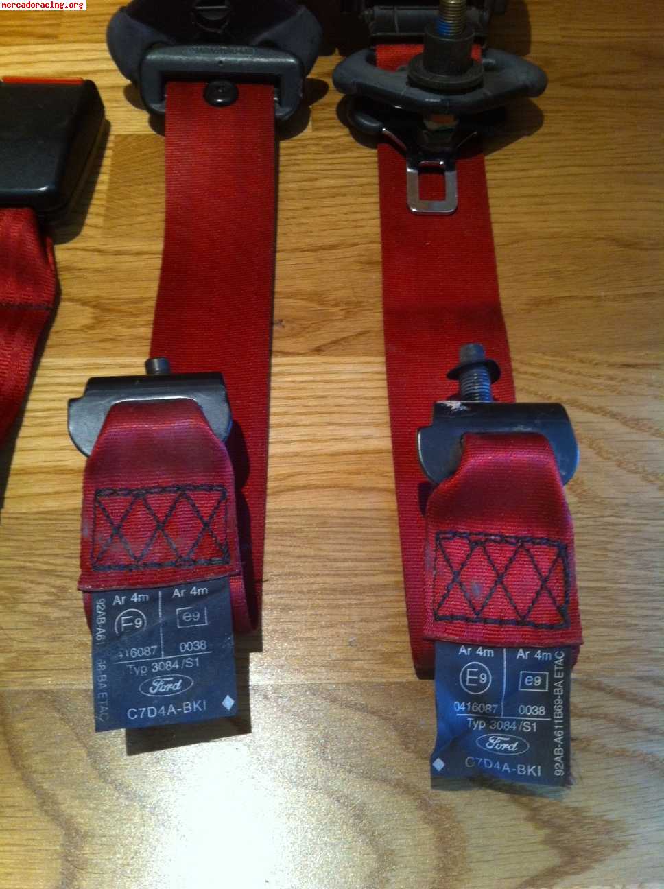 Cambio juego completo cinturones rojos x asientos delanteros