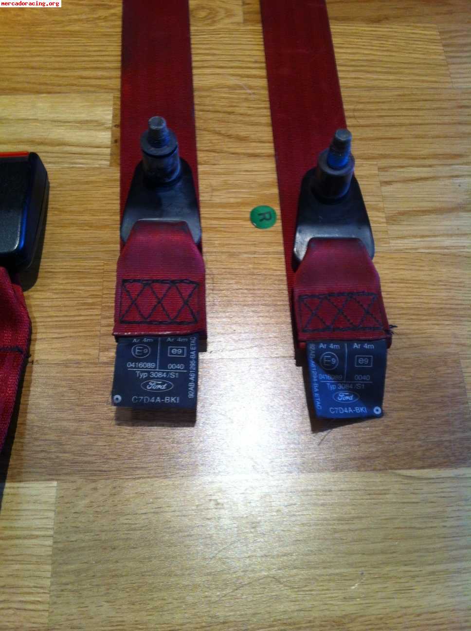 Cambio juego completo cinturones rojos x asientos delanteros