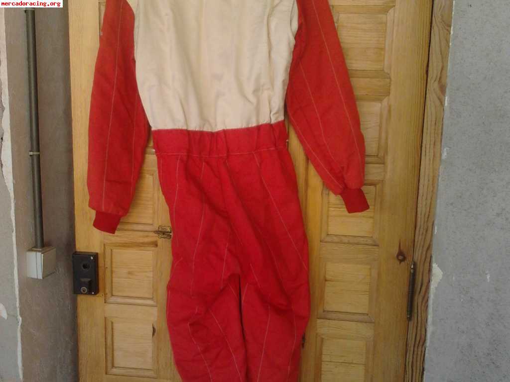 Se vende mono lico talla 54 rojo y blanco