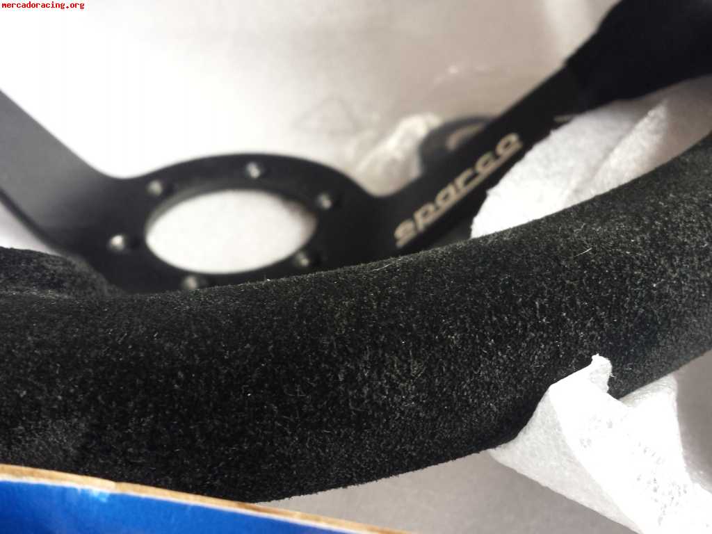 Volante deplazado sparco, separadorde 5 cm sparco y piña vol