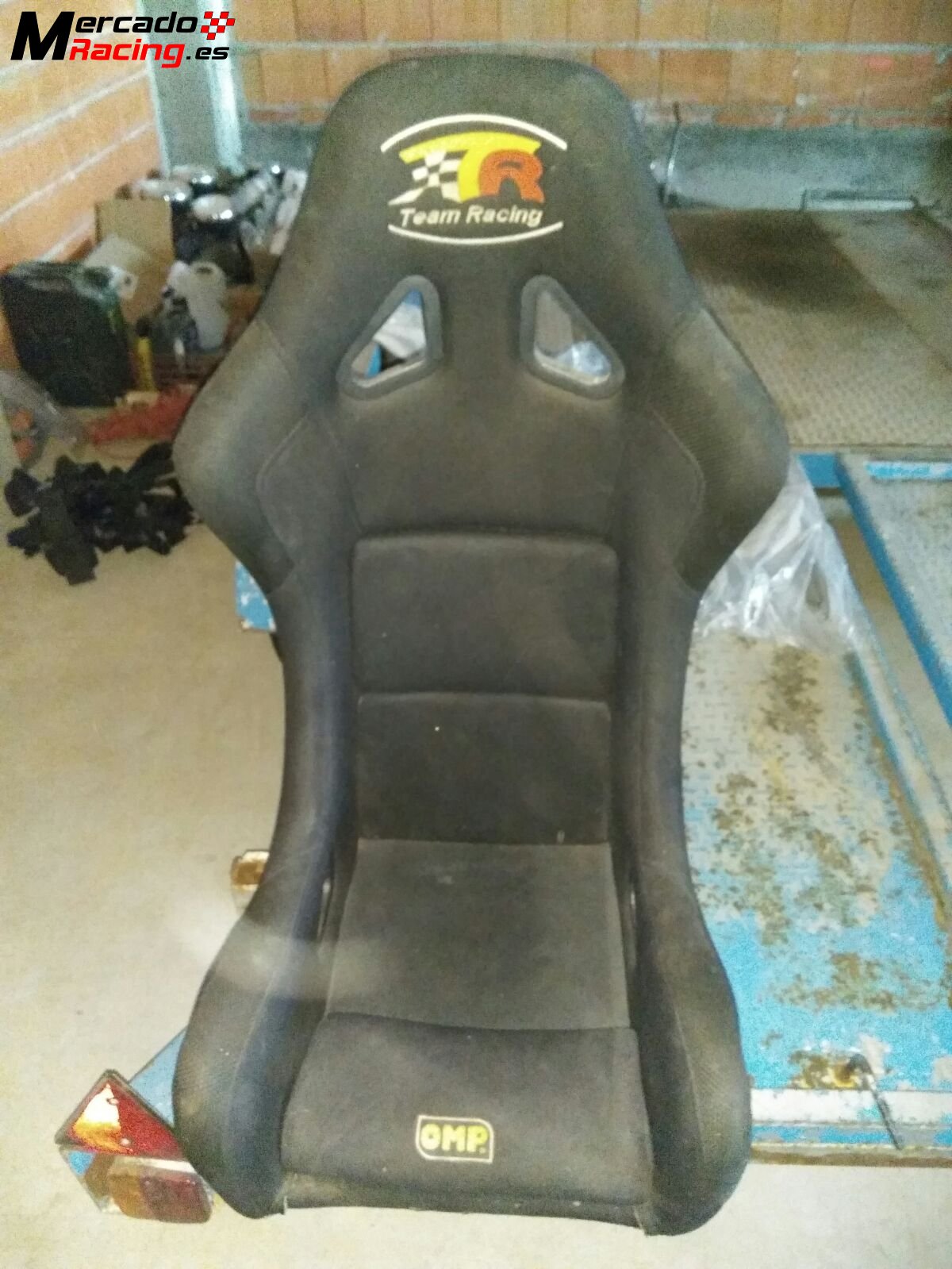 Se venden 2 backets gp race caducados en buen estado