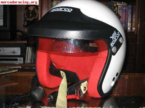 Vendo mono, casco y sotocasco